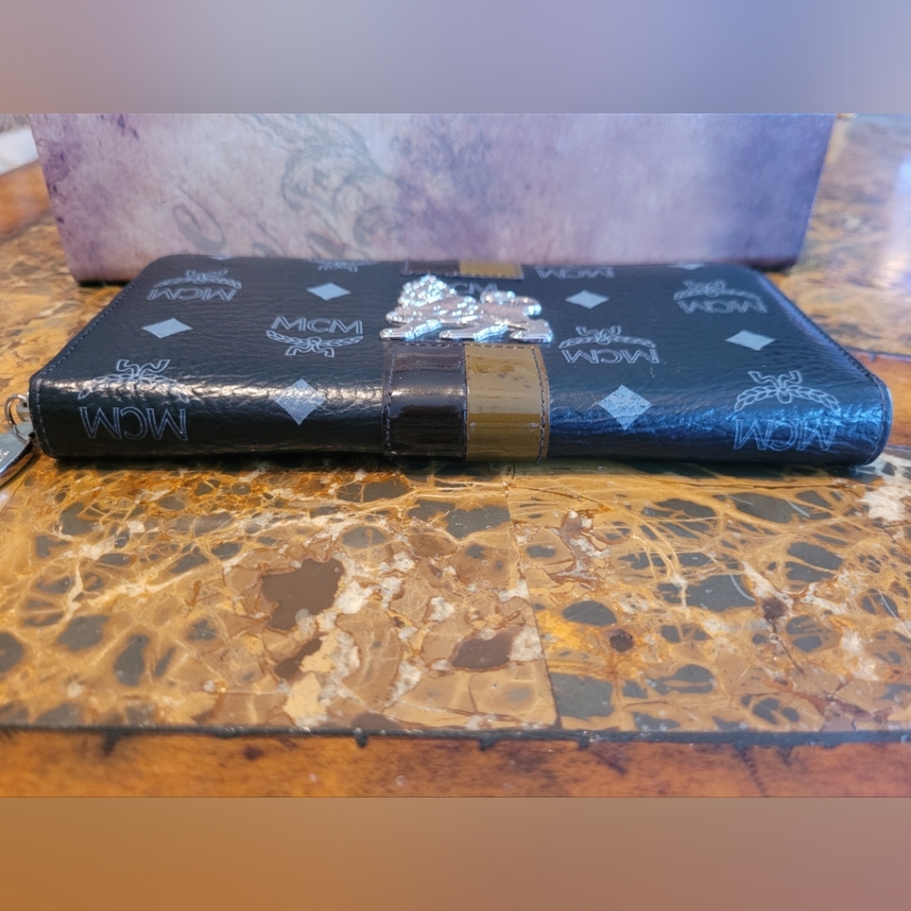 MCM Limited Edition Black and Gold Princess Wallet - Picture 5 of 8
